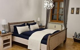 Brunnhaus, Ferienwohnung mit Garten